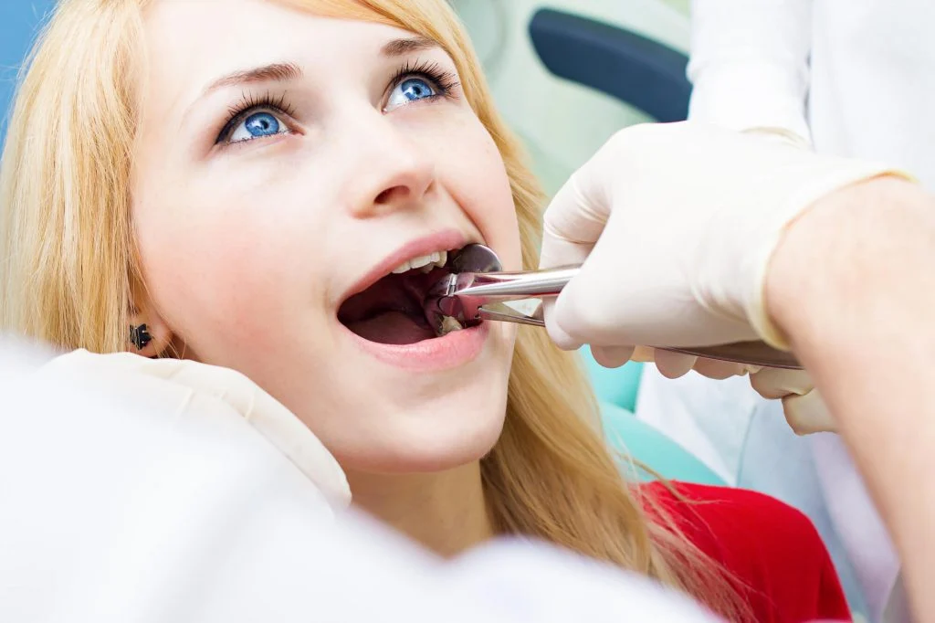 جراحی دندان با بیمه بانک دی
